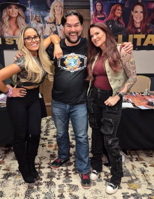 _trishstratuscom__machetegirl__squaredcircleexpo_Thank_you_VERY_much_for_making_this_happen2C_.jpg