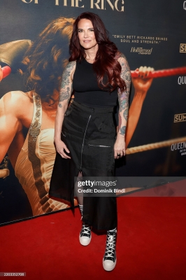 gettyimagesqueenofthering6.jpg