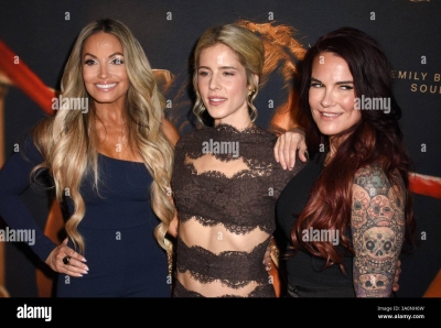 new-york-ny-usa-4th-mar-2025-trish-stratus-francesca-eastwood-and-lita-at-the-queen-of-the-ring-new-york-premiere-at-amc-lincoln-square-13-on-march-04-2025-in-new-york-city-credit-mpi099media-punchalamy-live-news-3A0NH6W.jpg