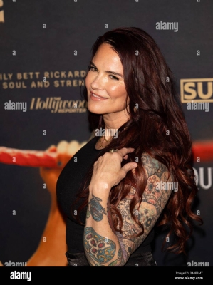 ny-04th-mar-2025-amy-dumas-at-arrivals-for-queen-of-the-ring-premiere-amc-lincoln-square-13-new-york-ny-march-04-2025-credit-ryan-billingseverett-collectionalamy-live-news-3A0P3MT.jpg