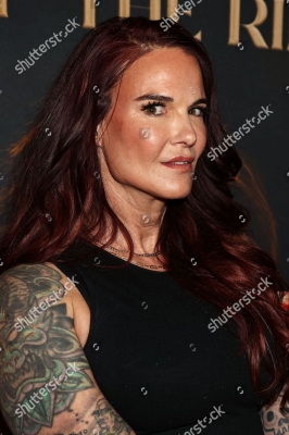 shuttershockqueenofthering1.jpg
