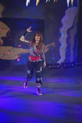 smugmugkimberlasskicksroyalrumble2210.jpg