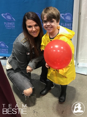 trishstratusplanetcomicon4.jpg
